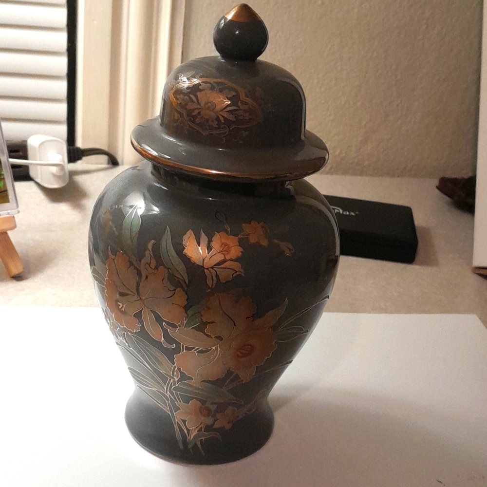 Japanese Grey Ginger jar